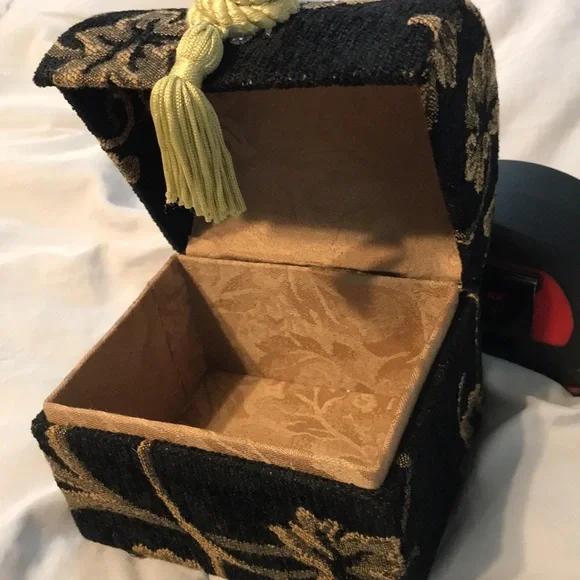 Nick Nack treasure chest or catch-all - Picture 6 of 10